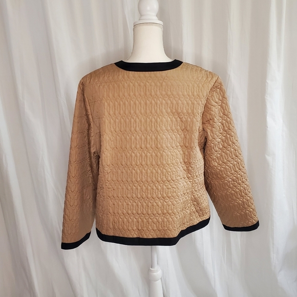 Chicos Women’s Size 3 (L/16) Tan Quilted Zip Up Lightweight Front Pockets Jacket - Picture 5 of 9